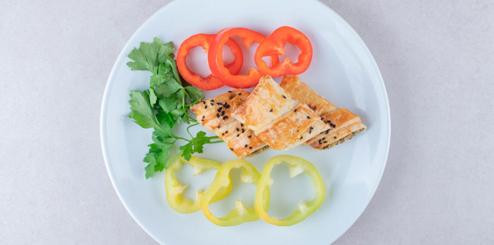 Evitar dietas muito restritivas: como dietas extremas podem reduzir o metabolismo