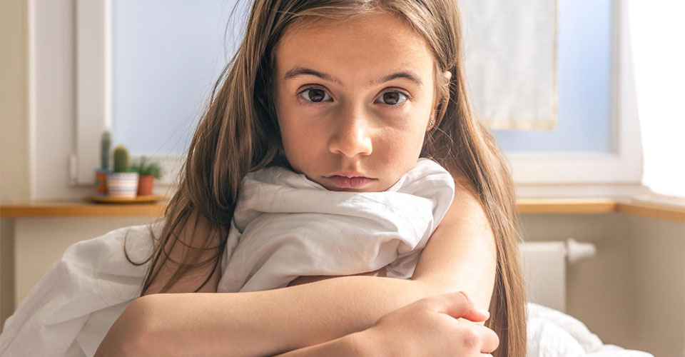 O que é puberdade precoce e como ela é definida?
